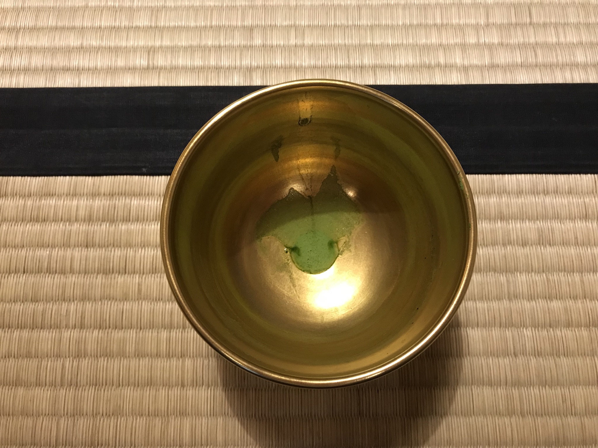 Tea foam in a bowl